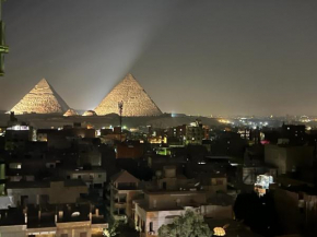 Deluxe Pyramids View Apartment